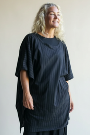 Svart Tunika Whisper Black Base Stripe