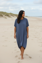 Går och tittar åt sidan