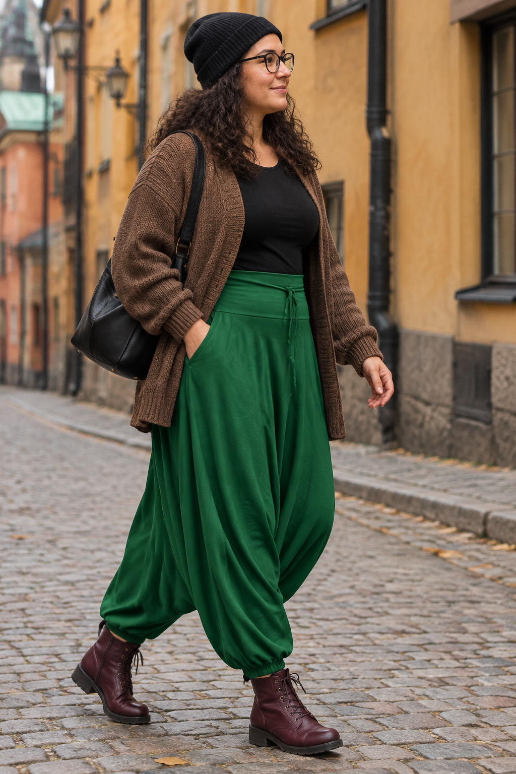Grön haremsbyxa från sidan
