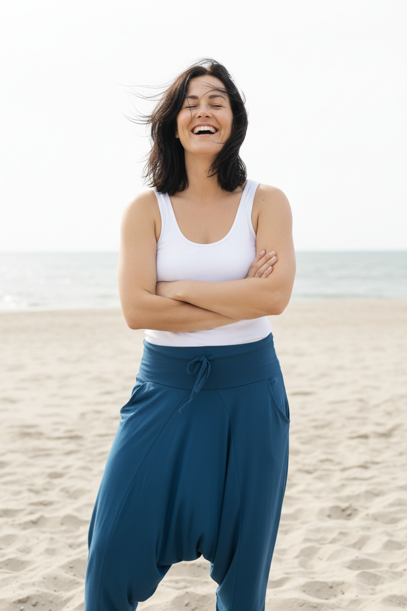 Korsade armar, skrattar