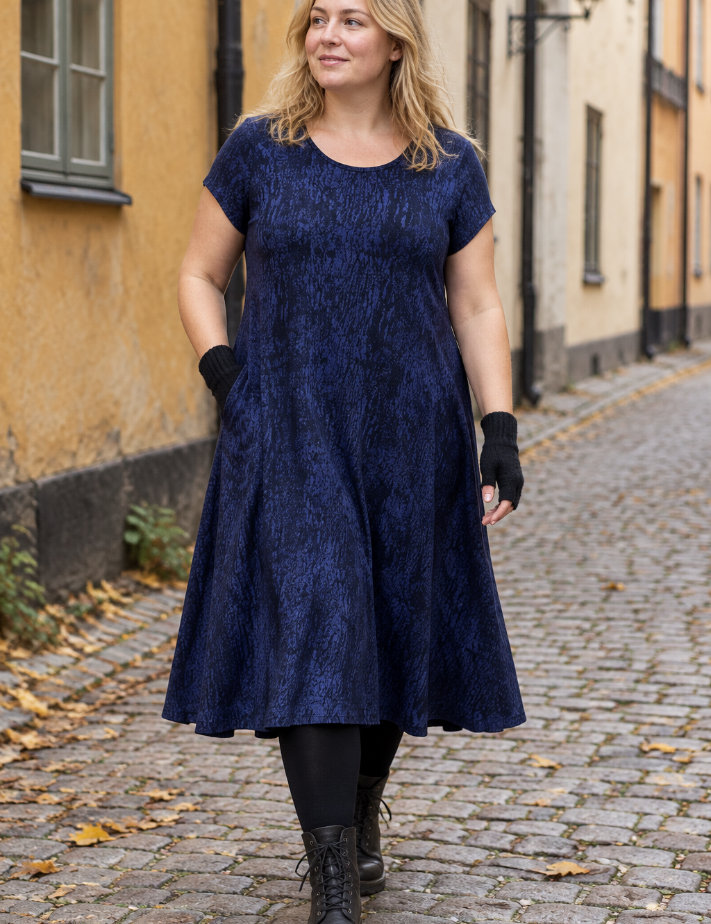 Mörkblåmelerad Ballerina framifrån i Gamla stan