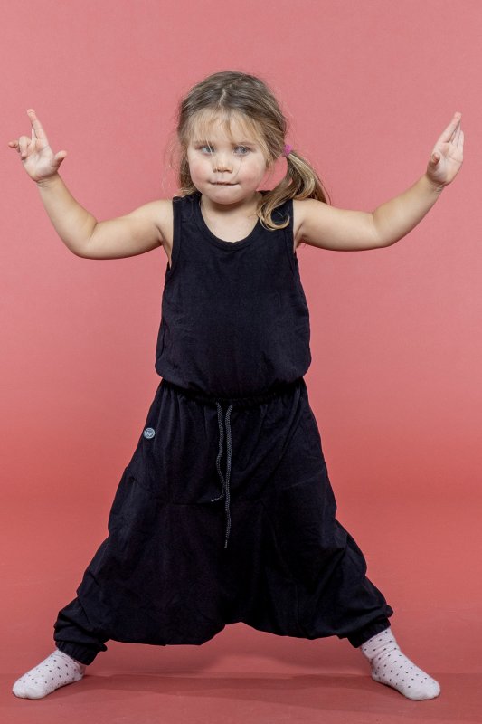 Klassischer Jumpsuit für Kinder in Schwarz