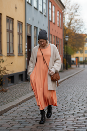 Persikofärgad Ballerina-klänning i stadshöst