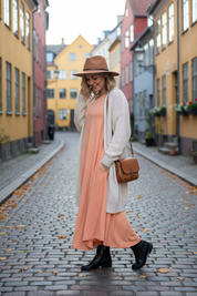 Persikofärgad Ballerina-klänning med ljus kofta