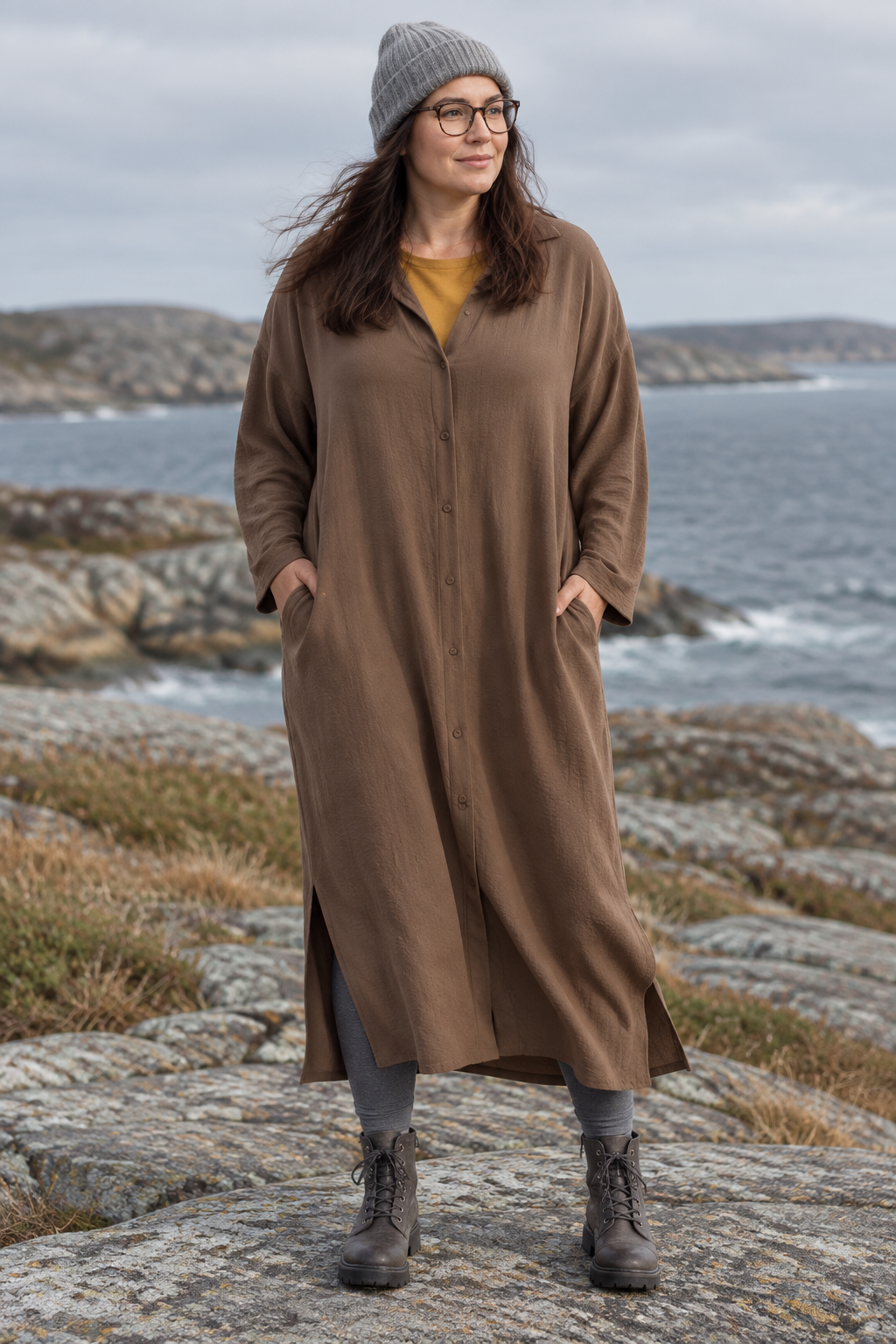Stående vid klippig kust
