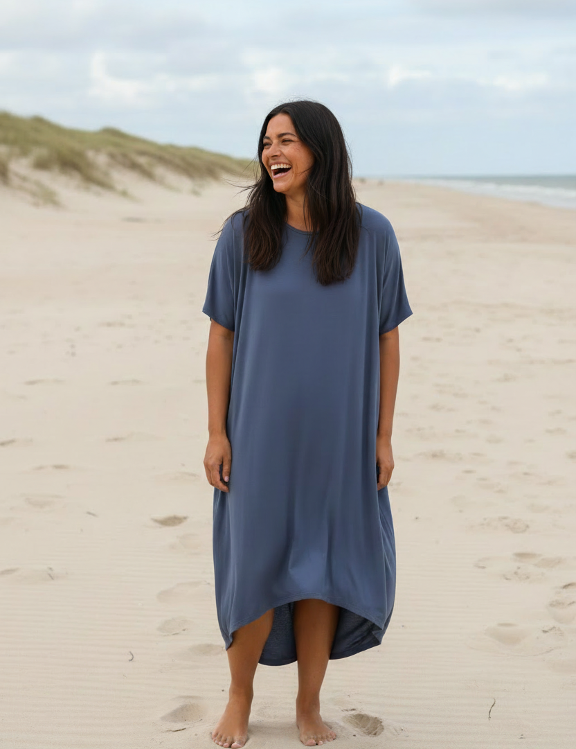 Tittar ner avslappnat