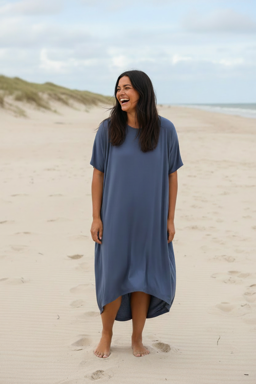 Tittar ner avslappnat